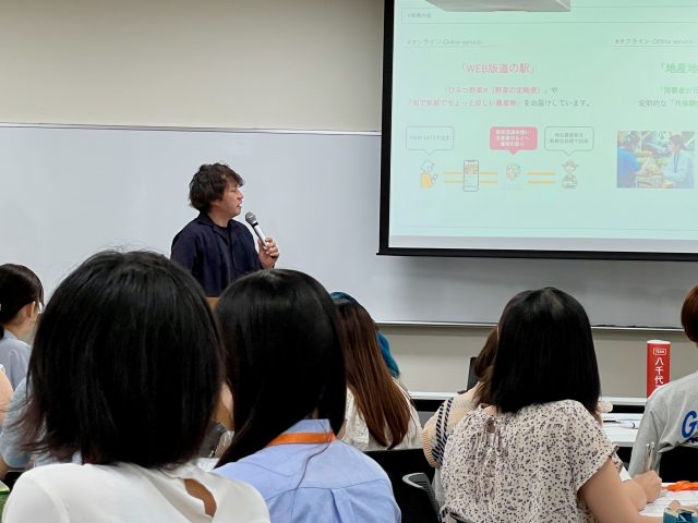 地元企業×大学生イベントにて、大学生が店頭デザインを提案