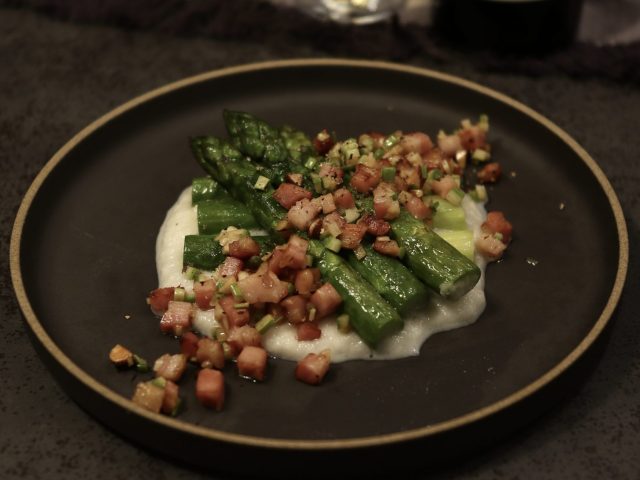 アスパラガスのソテー 〜新玉ねぎのピューレ〜 【アスパラが主役になる】